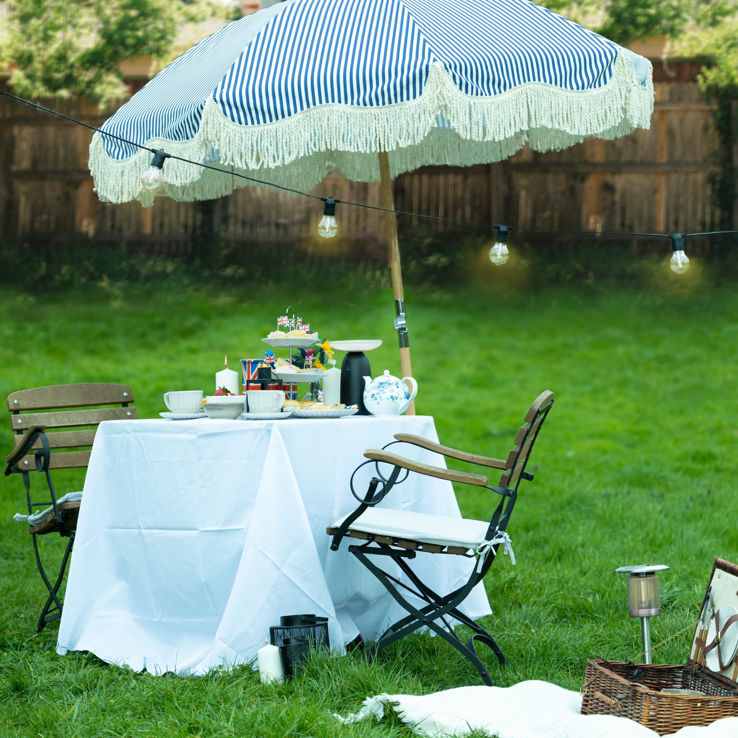 How to decorate a Coronation garden party