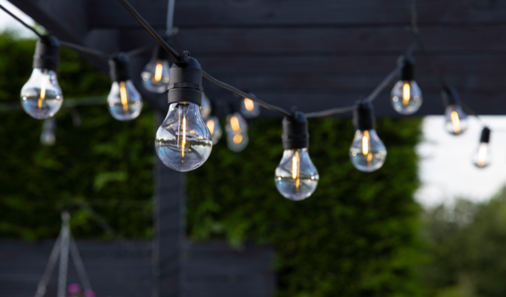 Festoon solar lighting