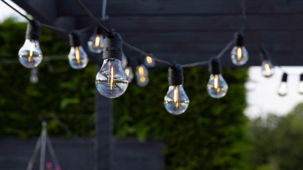 Festoon solar lighting